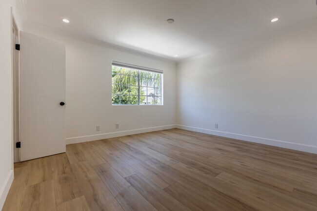 Building Photo - 20930 Parthenia St