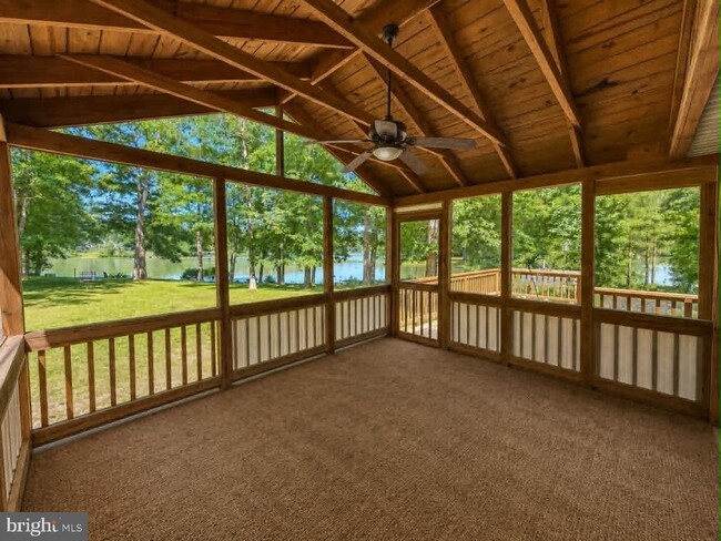 Building Photo - 970 Lake Heritage Dr