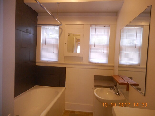 Building Photo - 370