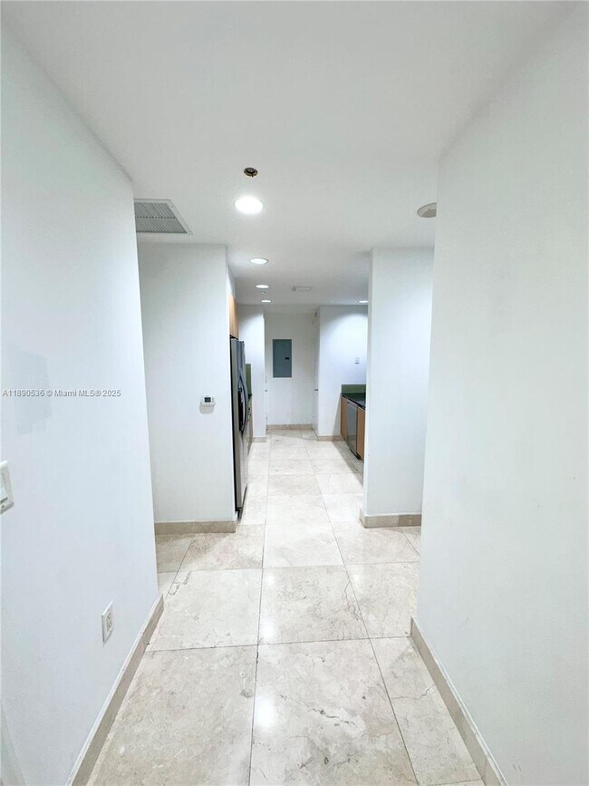 Primary Photo - 1050 Brickell Ave
