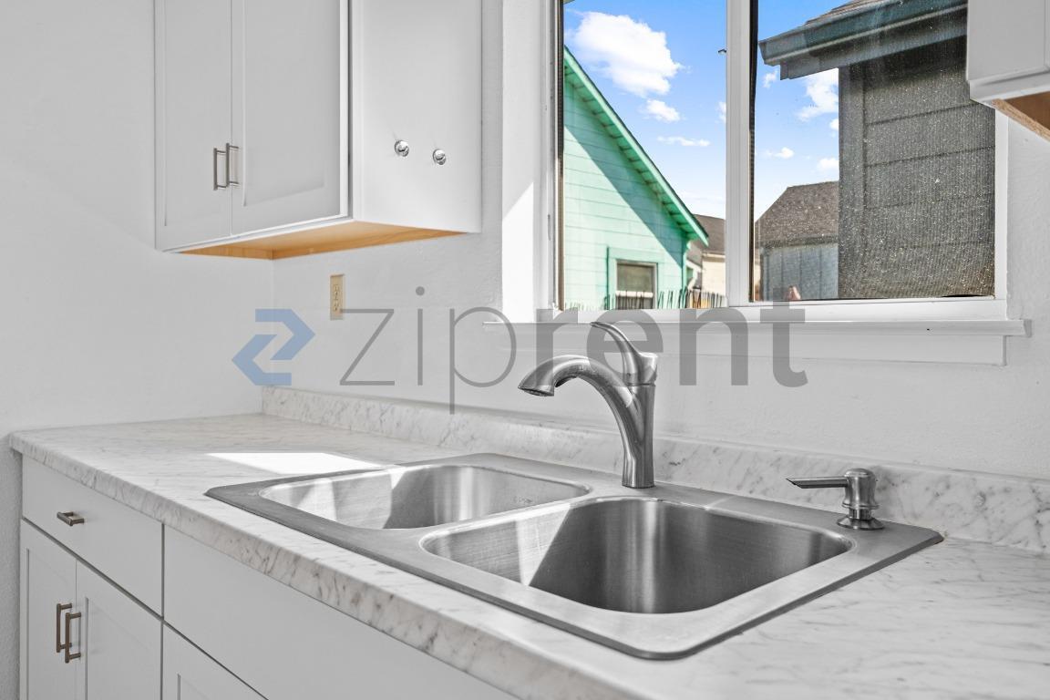 Building Photo - 12 Post St