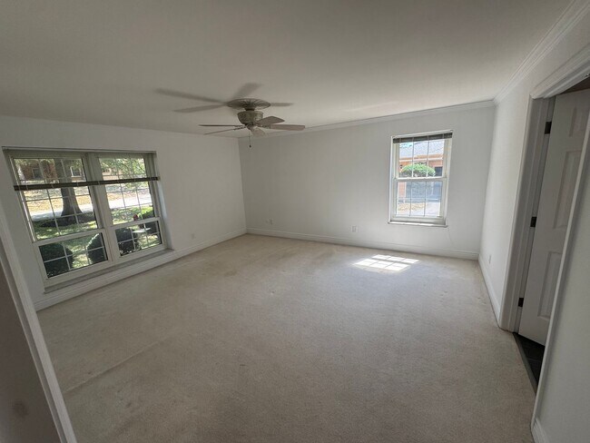 Building Photo - Spacious Well Kept Condo in West County (B...