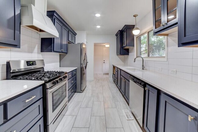 Primary Photo - Brookside Bungalow! Newly Remodeled!