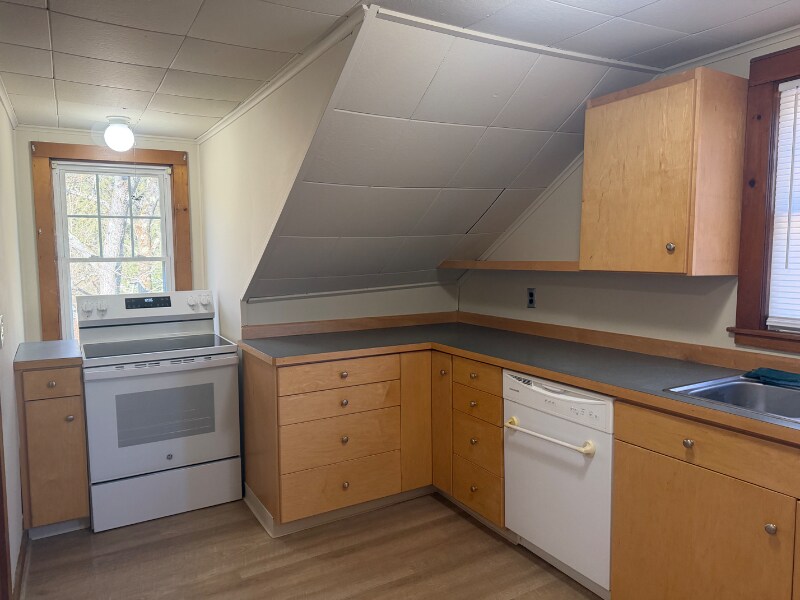 Building Photo - 190 Hoskins Rd