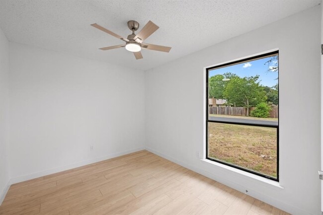 Building Photo - 3807 Rolling Hill