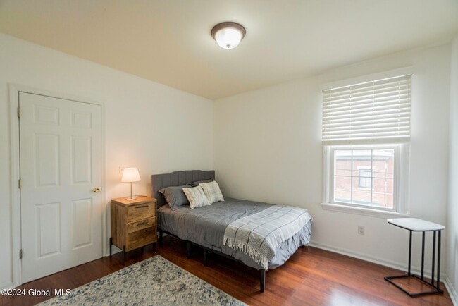 Building Photo - 39 Walton St