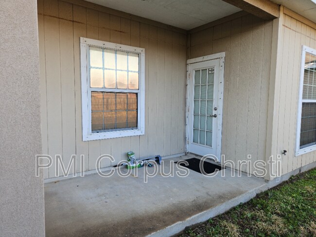 Building Photo - 2337 Handlin Dr