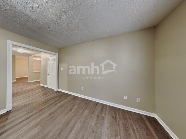 Building Photo - 7924 Valley Trace Ln