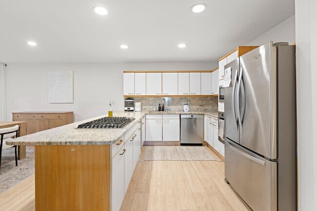 Building Photo - 11A Riverview Cir