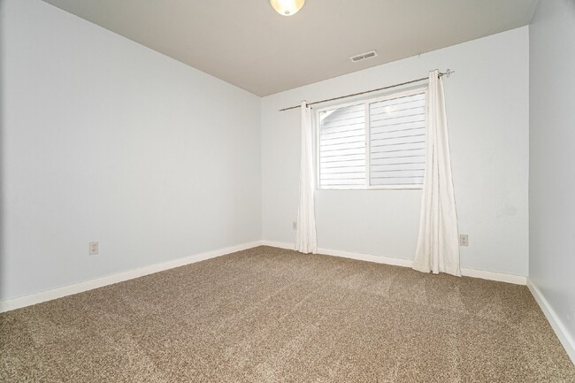 Building Photo - Updated 4 bedroom home in Devonshire neighborhood!