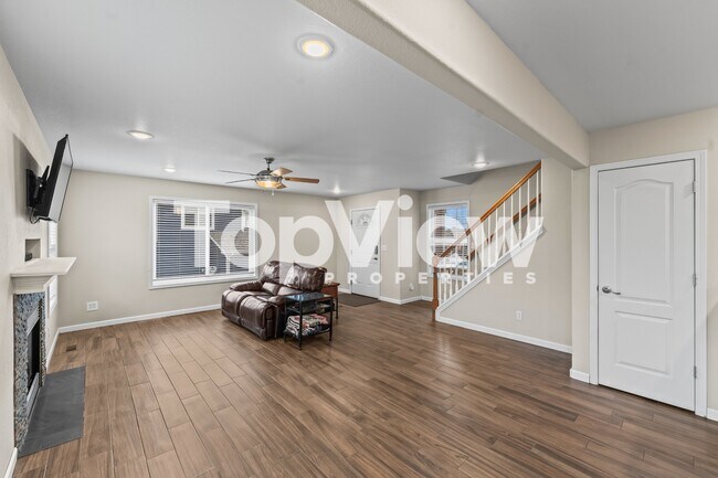 Building Photo - 10110 Clear Creek Rd