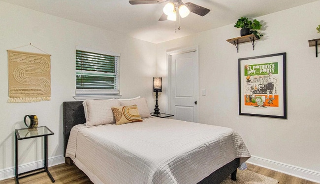 Building Photo - 814 W Gonzalez St