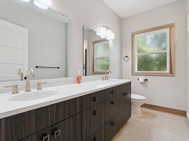 Building Photo - 800 Douglas St NW