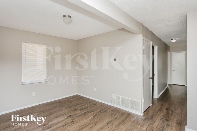 Building Photo - 604 Stonewall Dr