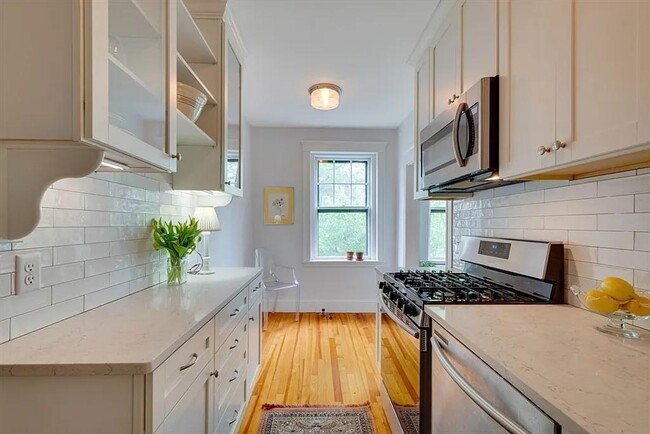 Building Photo - 42 Linnaean St