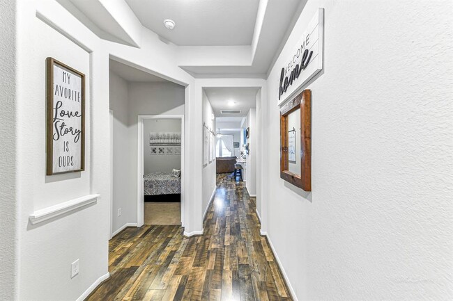 Building Photo - 24622 Royal Pike Dr