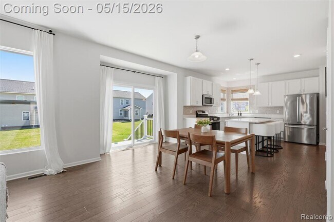 Building Photo - 241 Quartz Wy