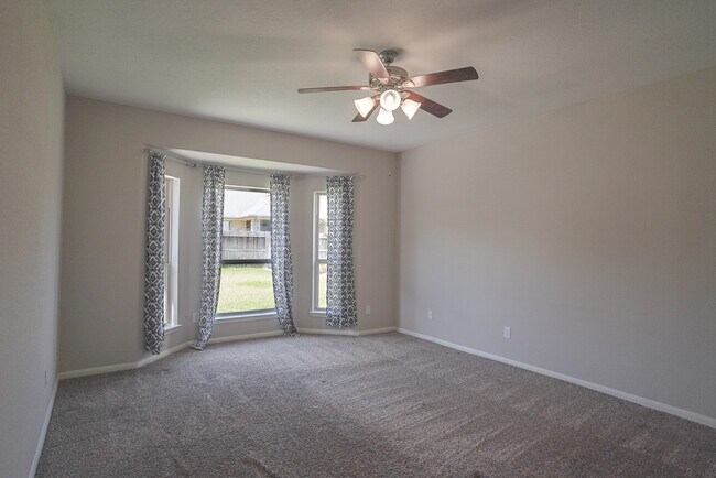 Building Photo - 7818 Lake Commons Dr