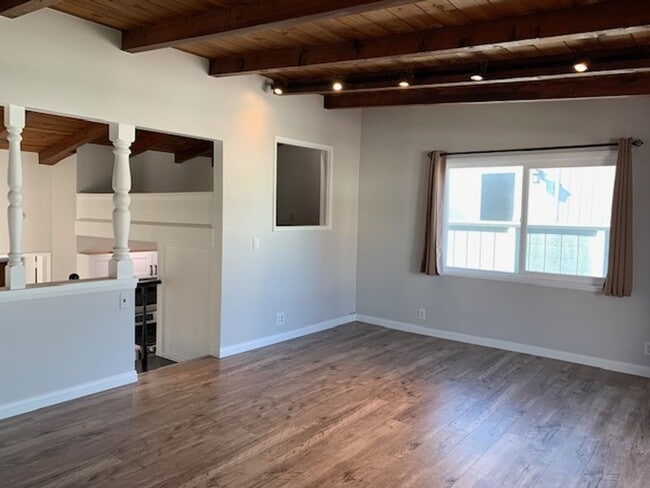 Building Photo - 288 Cahuenga Dr