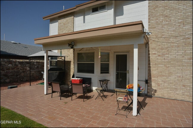 Building Photo - 7528 Luz De Lumbre Ave