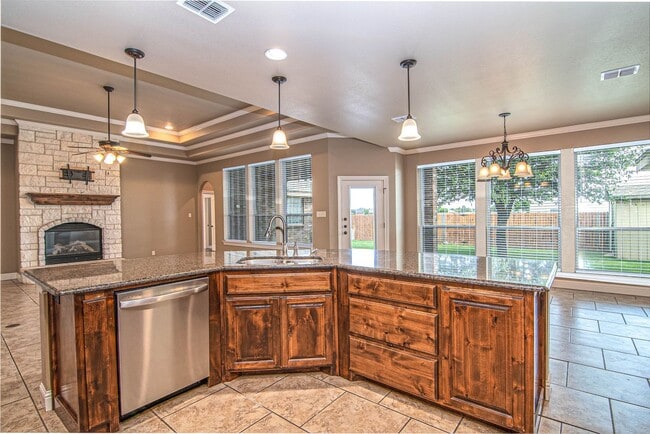 Building Photo - 5811 Oak Creek Drive