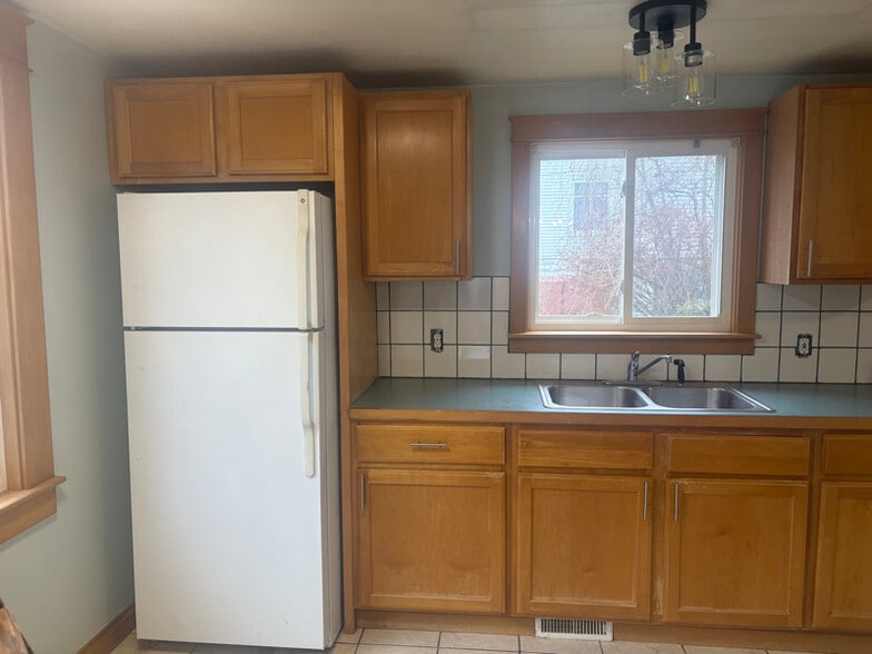 Building Photo - 530 High St