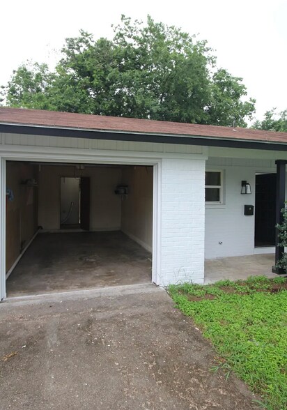 Building Photo - 5005 Brighton Rd