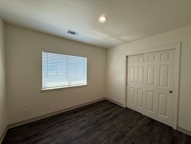 Building Photo - Brand New Upstairs 3 Bedroom Apartment