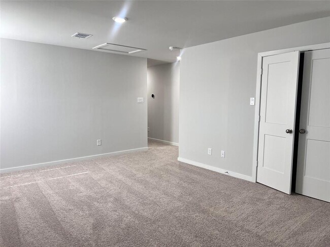 Building Photo - 7870 Alset Dr