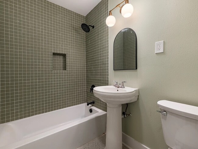 Building Photo - 300 Parish Dr
