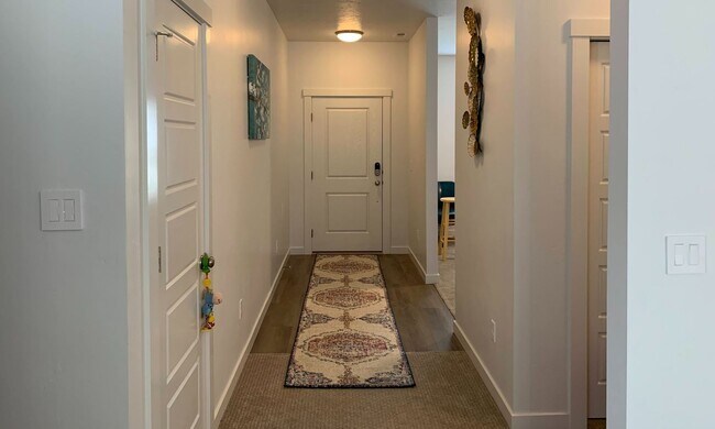 Building Photo - 4 bedrooms upstairs PLUS an OFFICE on the ...