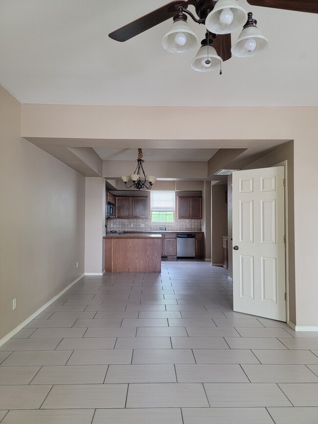 Building Photo - Fair St Apartments - Premier Data Works LLC