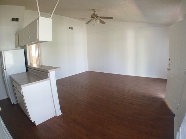 Building Photo - 608 W 51st St