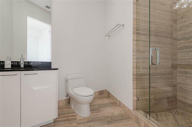 Building Photo - 16001 Collins Ave