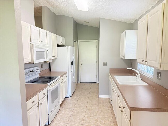 Building Photo - 2217 Brookfield Greens Cir
