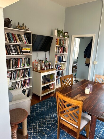 Building Photo - 516 Chapel St