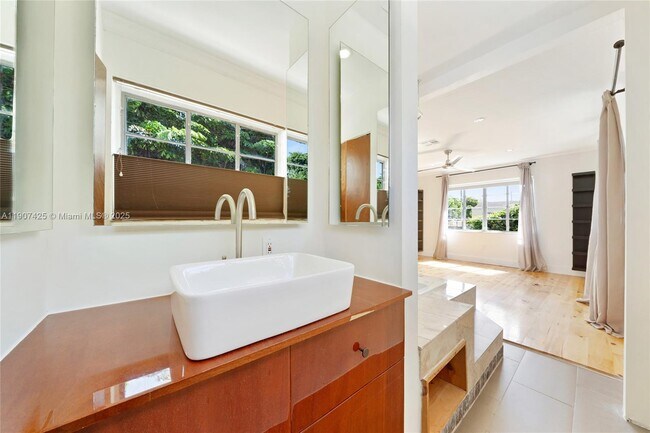 Building Photo - 501 NW 45th St