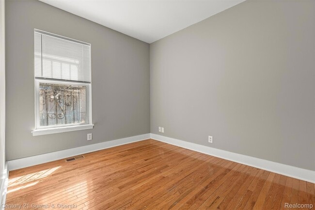 Building Photo - 1409 N Green St