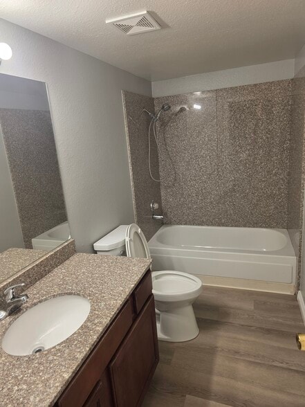 Building Photo - 5098 River Glen Dr