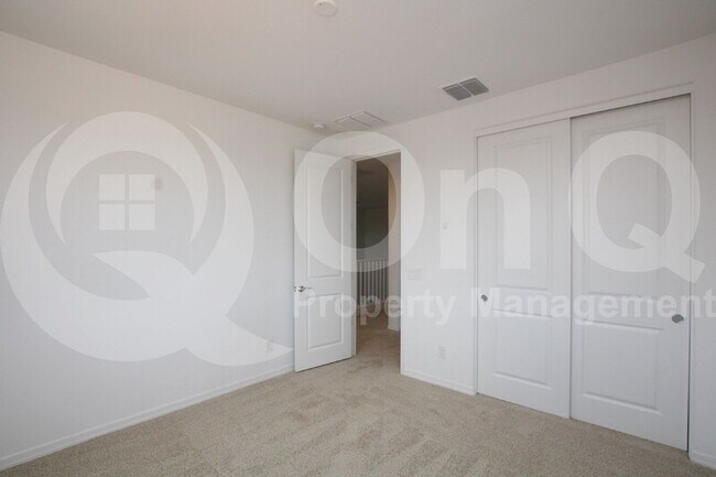 Building Photo - 8717 W Vista Ave