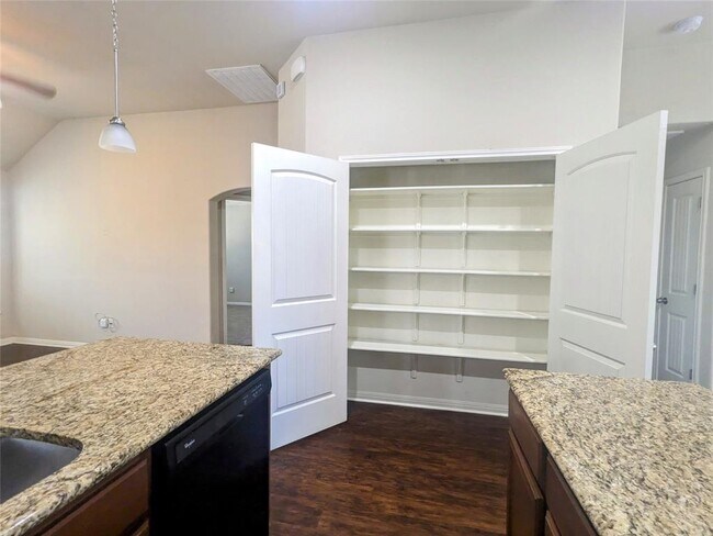 Building Photo - 242 Rock Bluff Ln