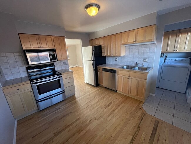 Building Photo - Great Golden Location for 2-Bed, 1.5 Bath Condo with 2-Off Street Parking Spaces - Private Yard!