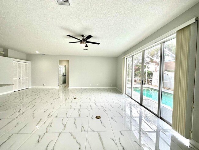 Building Photo - 1219 Baycourt Isle