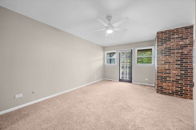 Building Photo - 108 Holly Ct
