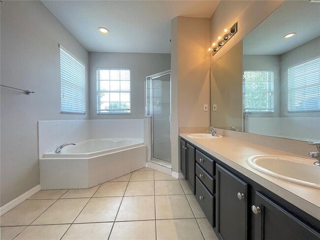 Building Photo - 907 Wildflower Rd