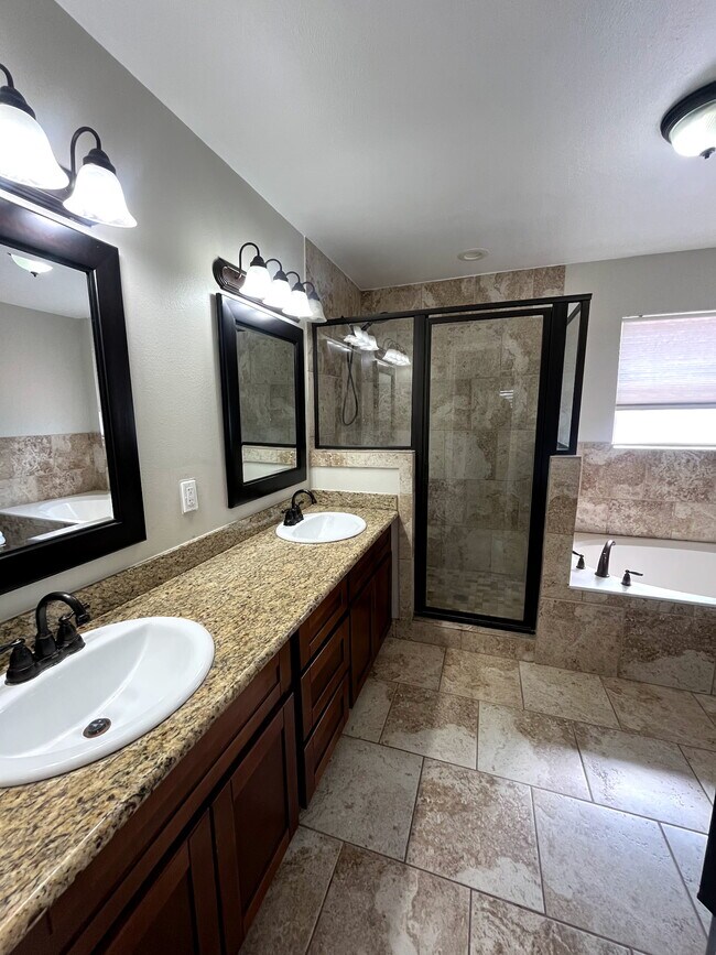 Building Photo - 9613 Westview Dr