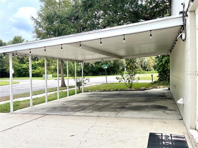 Building Photo - 3301 Russett Dr