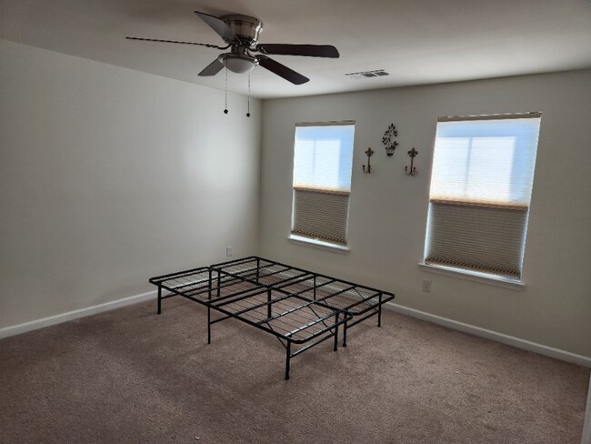 Building Photo - 2041 Leeds Ln