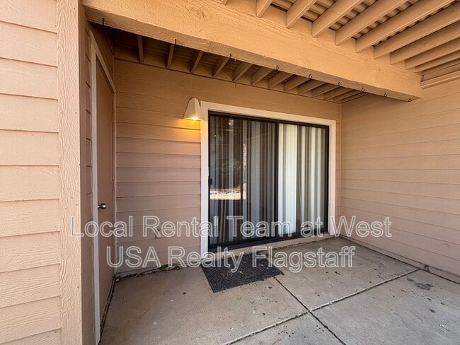 Building Photo - 3200 S Litzler Dr