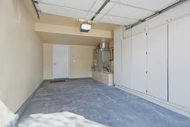 Building Photo - 2600 Autumn Blaze Ave